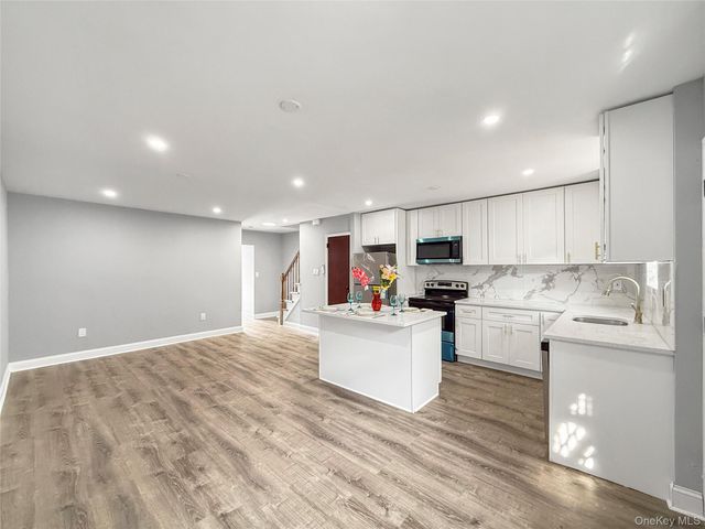 806 E 227th Street, Bronx, NY 10466