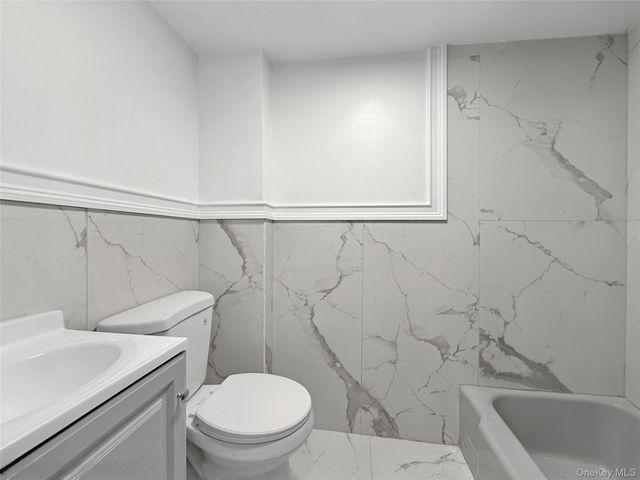 806 E 227th Street, Bronx, NY 10466