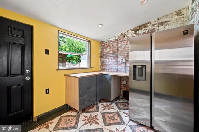 102 E HUNTINGDON ST, Philadelphia, PA 19125