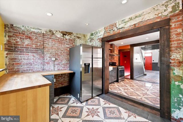 102 E HUNTINGDON ST, Philadelphia, PA 19125