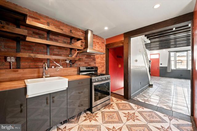 102 E HUNTINGDON ST, Philadelphia, PA 19125