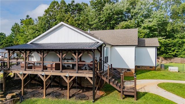 1009 Ray Loop Road, Westfield, NC 27053
