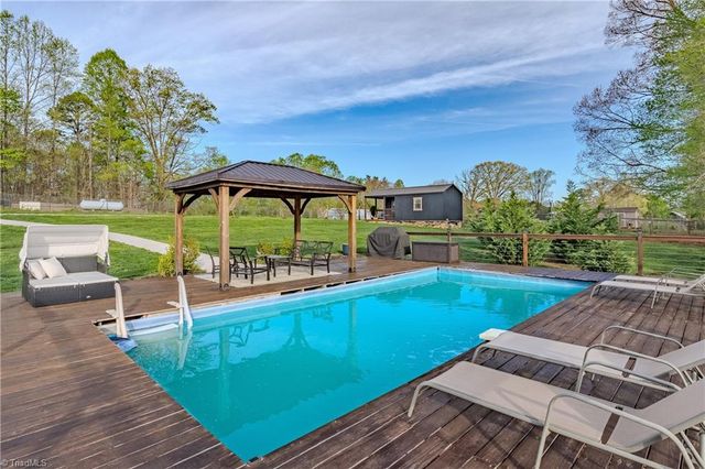 1009 Ray Loop Road, Westfield, NC 27053