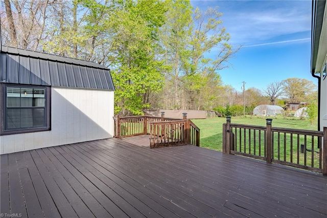 1009 Ray Loop Road, Westfield, NC 27053