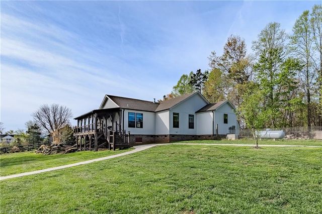 1009 Ray Loop Road, Westfield, NC 27053
