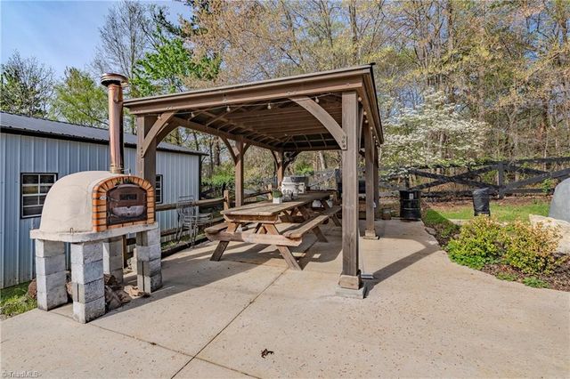 1009 Ray Loop Road, Westfield, NC 27053