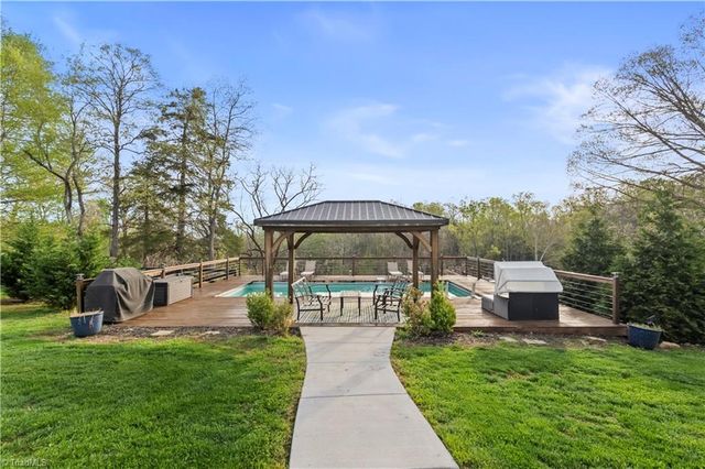 1009 Ray Loop Road, Westfield, NC 27053