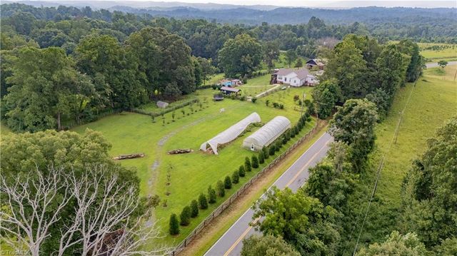 1009 Ray Loop Road, Westfield, NC 27053