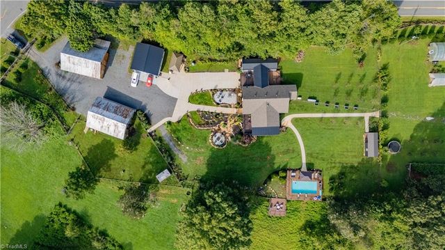 1009 Ray Loop Road, Westfield, NC 27053
