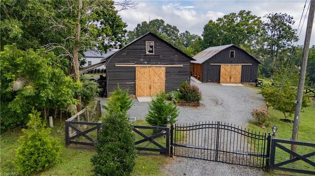 1009 Ray Loop Road, Westfield, NC 27053