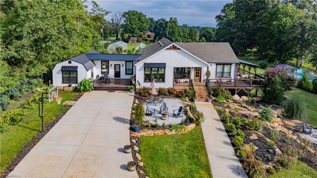 1009 Ray Loop Road, Westfield, NC 27053