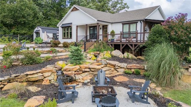 1009 Ray Loop Road, Westfield, NC 27053