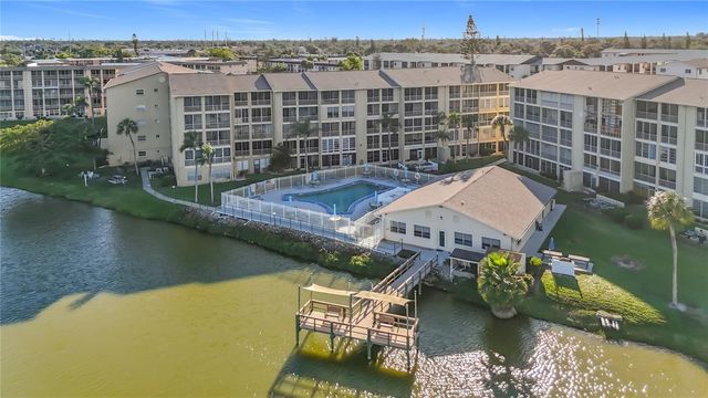 3785 LAKE BAYSHORE DRIVE H-405, Bradenton, FL 34205