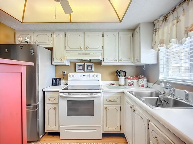 3785 LAKE BAYSHORE DRIVE H-405, Bradenton, FL 34205