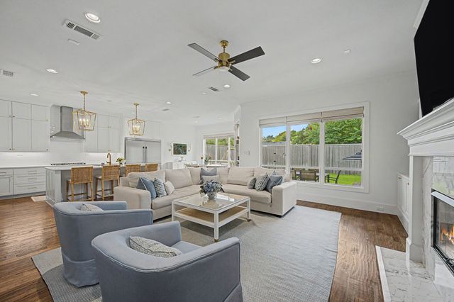 559 Coolair Drive, Dallas, TX 75218