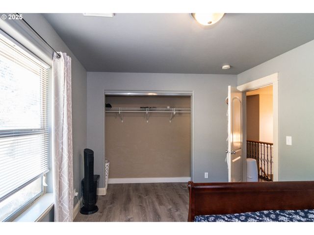 1592 Ne ROCKY Dr, Roseburg, OR 97470