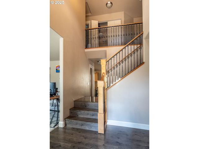 1592 Ne ROCKY Dr, Roseburg, OR 97470