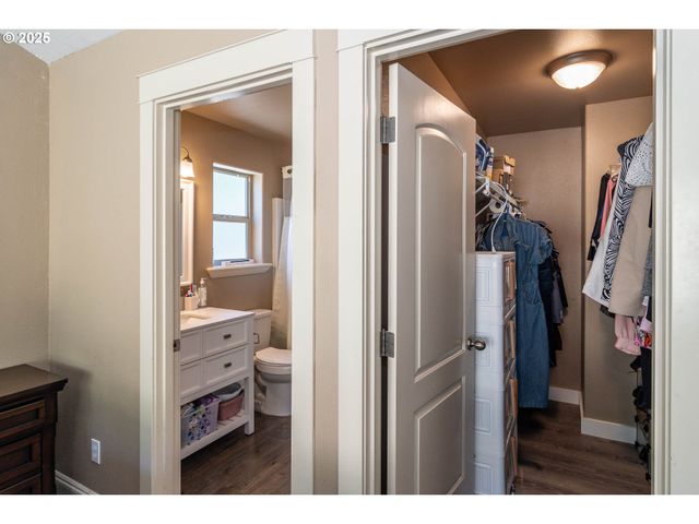 1592 Ne ROCKY Dr, Roseburg, OR 97470