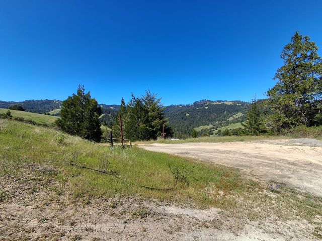 7425 Salmon Creek Road, Garberville, CA 95542