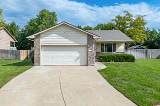 1049 E Splitwood Way Ct, Derby, KS 67037