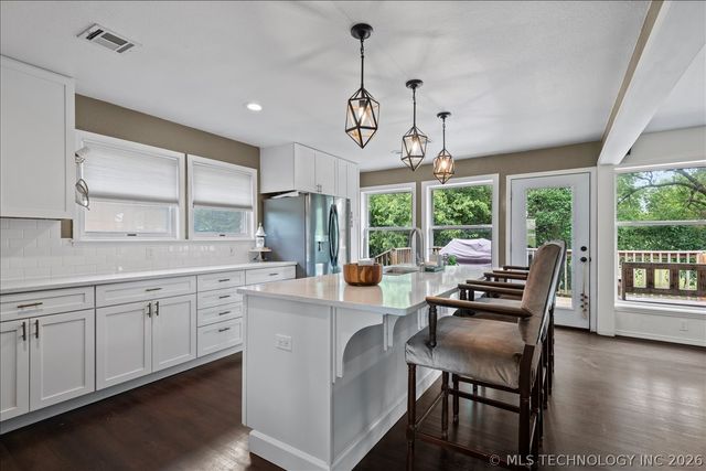 208 SE Quail Ridge Loop, Bartlesville, OK 74006