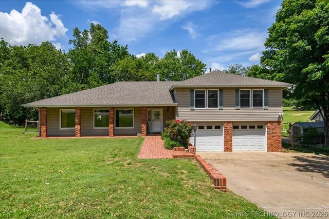208 SE Quail Ridge Loop, Bartlesville, OK 74006