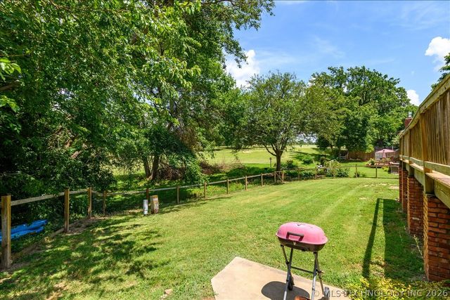 208 SE Quail Ridge Loop, Bartlesville, OK 74006