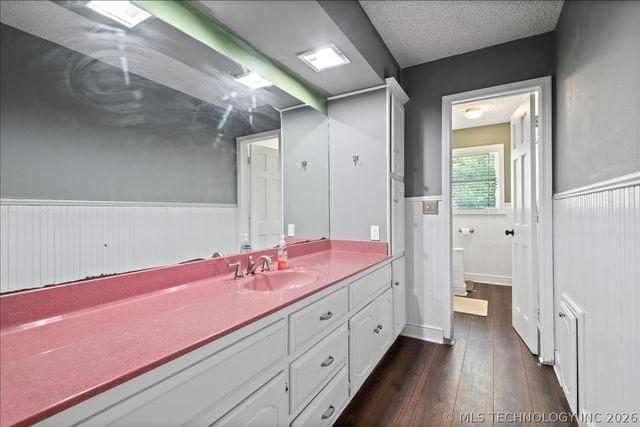 208 SE Quail Ridge Loop, Bartlesville, OK 74006
