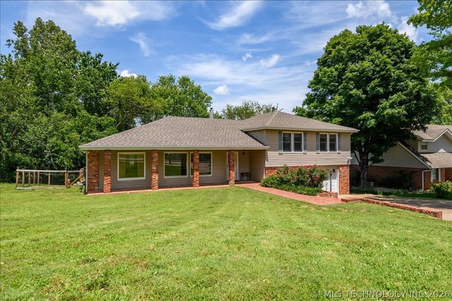 208 SE Quail Ridge Loop, Bartlesville, OK 74006