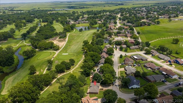 208 SE Quail Ridge Loop, Bartlesville, OK 74006