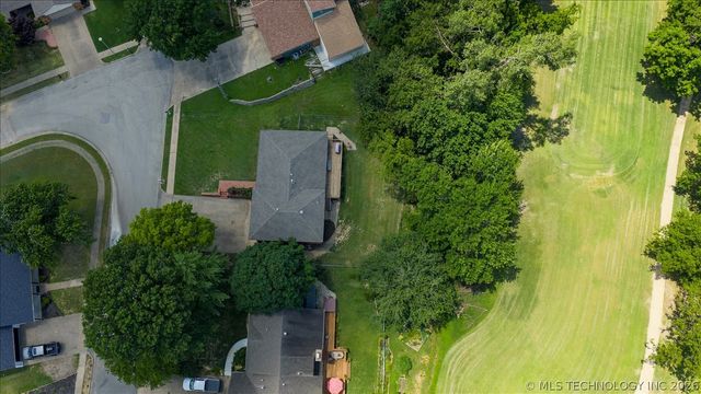 208 SE Quail Ridge Loop, Bartlesville, OK 74006
