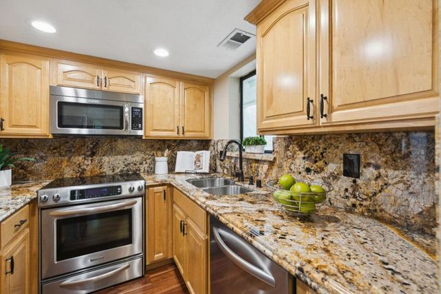 712 SAN CONRADO Terrace 4, Sunnyvale, CA 94085