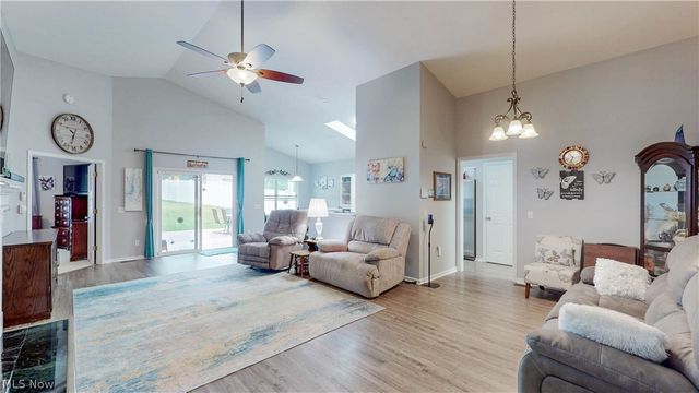 3293 Bath Heights Drive, Cuyahoga Falls, OH 44223