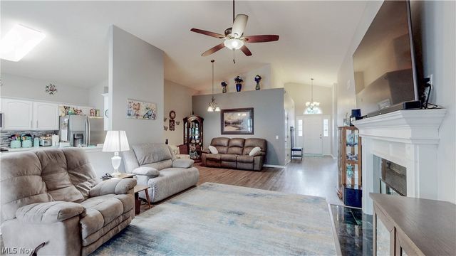 3293 Bath Heights Drive, Cuyahoga Falls, OH 44223