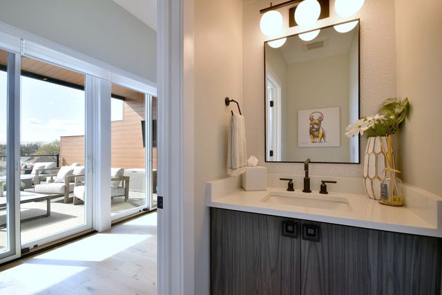 262 N Addison Avenue, Elmhurst, IL 60126