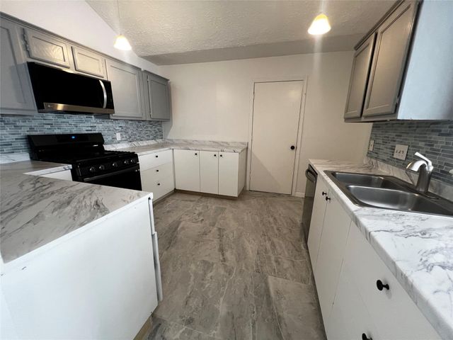 7019 Haven Creek Drive, Cypress, TX 77433