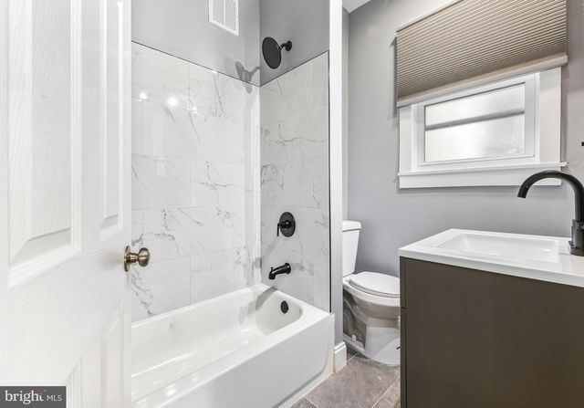 319 BERGEN ST, Gloucester City, NJ 08030