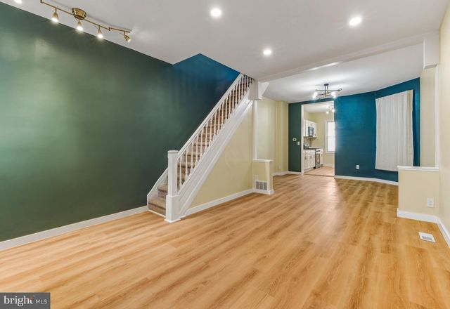 319 BERGEN ST, Gloucester City, NJ 08030