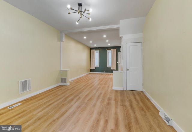 319 BERGEN ST, Gloucester City, NJ 08030