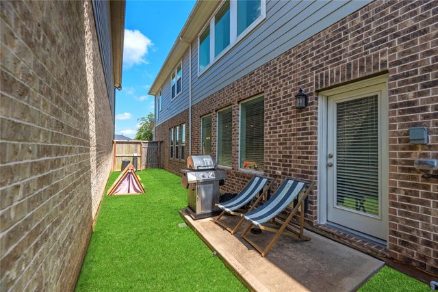 2206 Bridgeport Path Drive, Missouri City, TX 77459