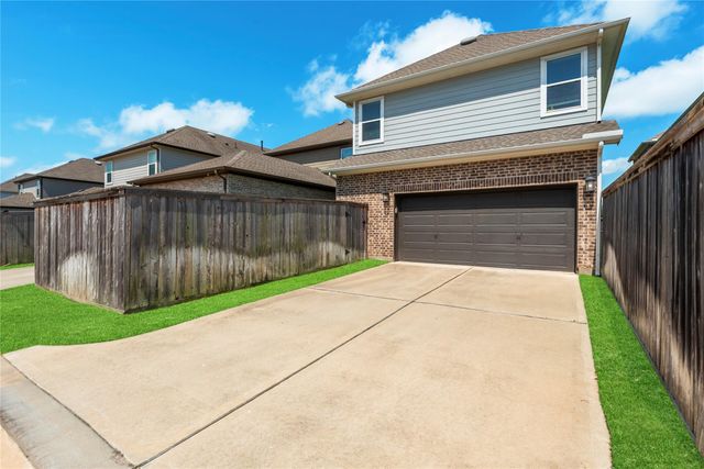 2206 Bridgeport Path Drive, Missouri City, TX 77459