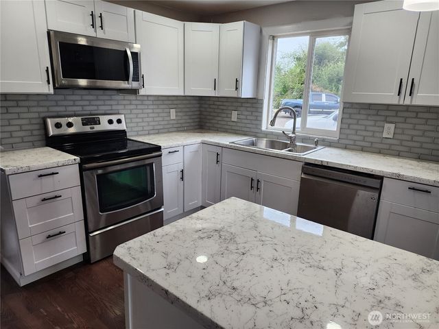 233 Canal Drive SE, Ocean Shores, WA 98569