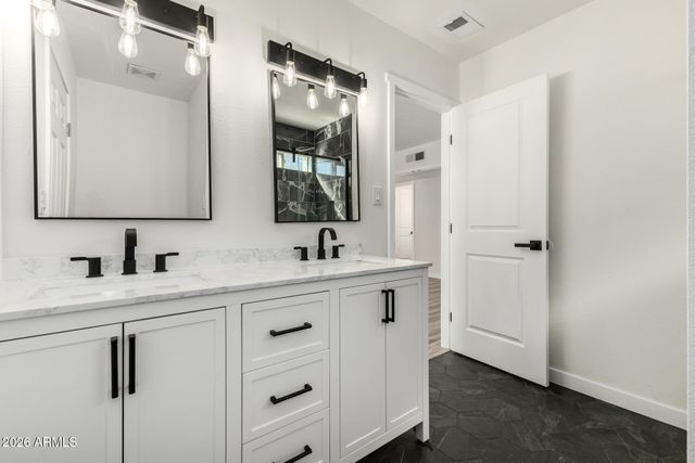 2431 W PORTOBELLO Avenue, Mesa, AZ 85202