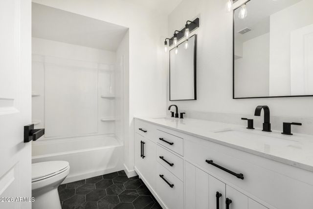 2431 W PORTOBELLO Avenue, Mesa, AZ 85202