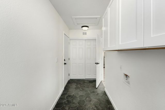 2431 W PORTOBELLO Avenue, Mesa, AZ 85202