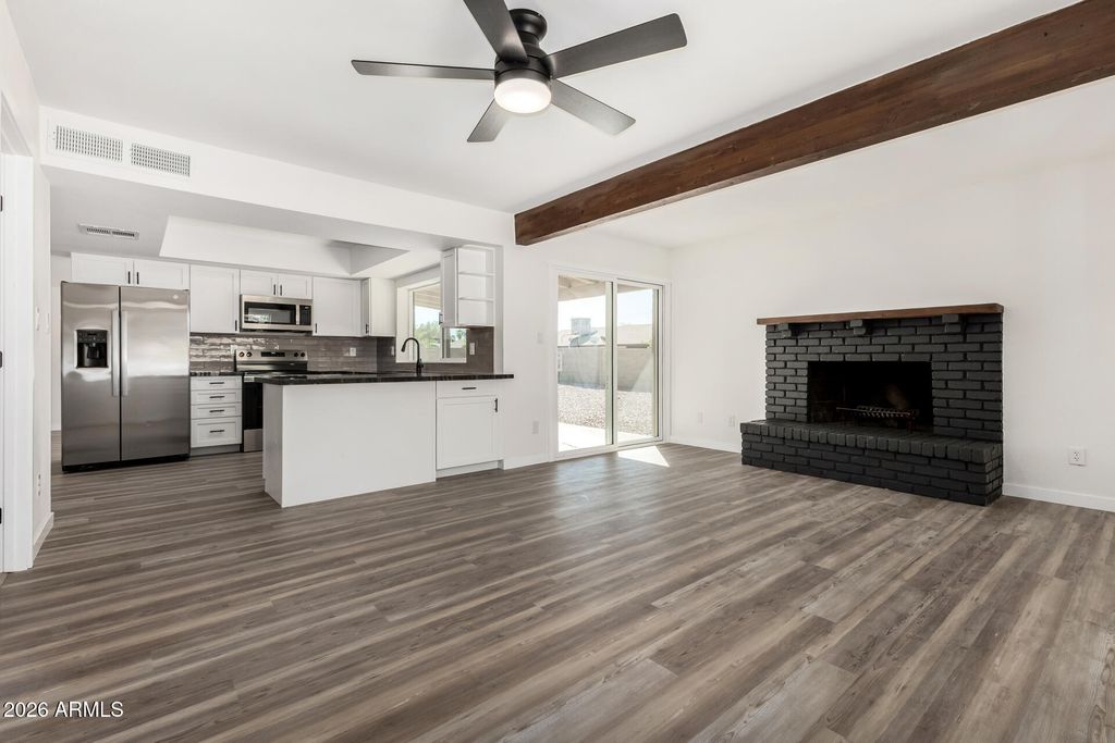 Image 13 of property listing at 2431 W PORTOBELLO Avenue, Mesa, AZ 85202