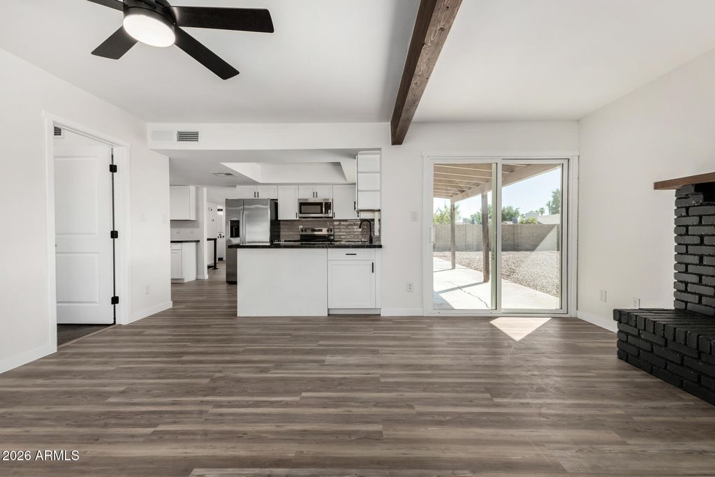 Image 14 of property listing at 2431 W PORTOBELLO Avenue, Mesa, AZ 85202