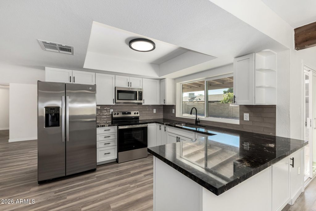 Image 18 of property listing at 2431 W PORTOBELLO Avenue, Mesa, AZ 85202