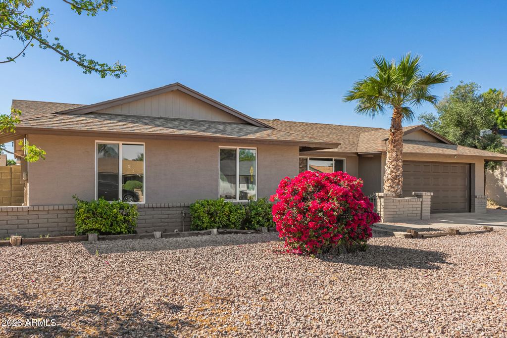 Image 2 of property listing at 2431 W PORTOBELLO Avenue, Mesa, AZ 85202