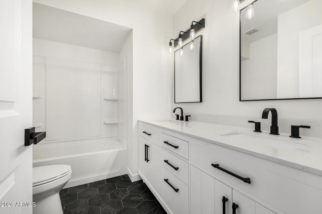 Image 32 of property listing at 2431 W PORTOBELLO Avenue, Mesa, AZ 85202